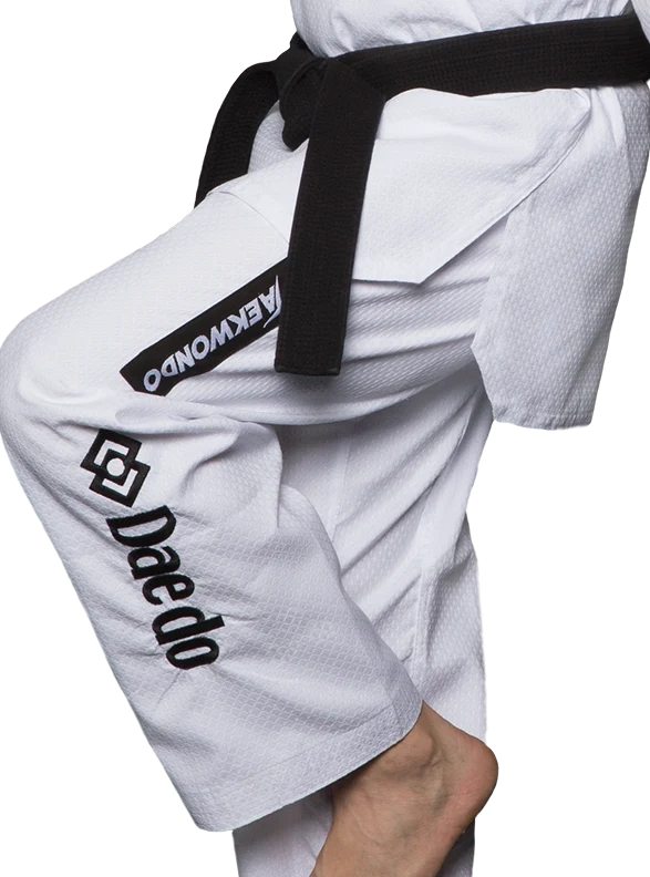 TA20051 Dobok Master met letters Taekwondo op de rug
