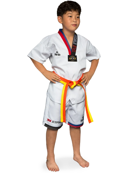 Zomer dobok met rood-blauwe kraag (kopie)