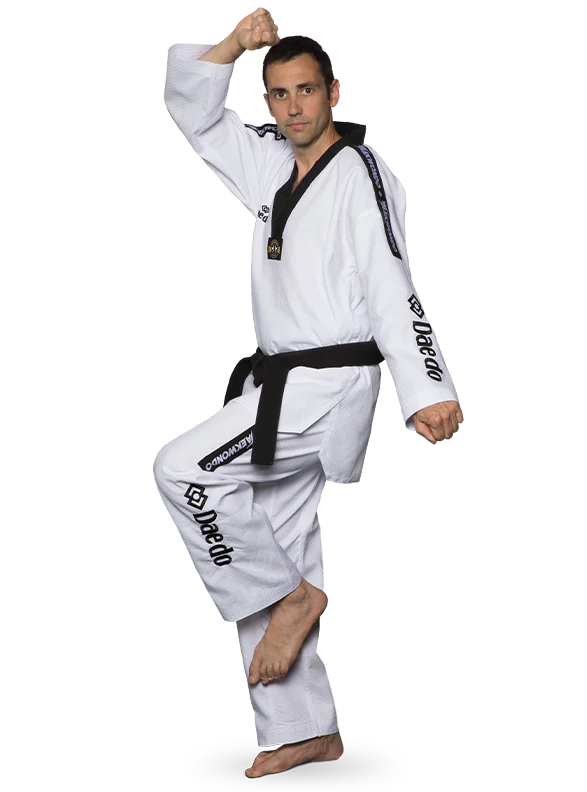TA20051 Dobok Master met letters Taekwondo op de rug