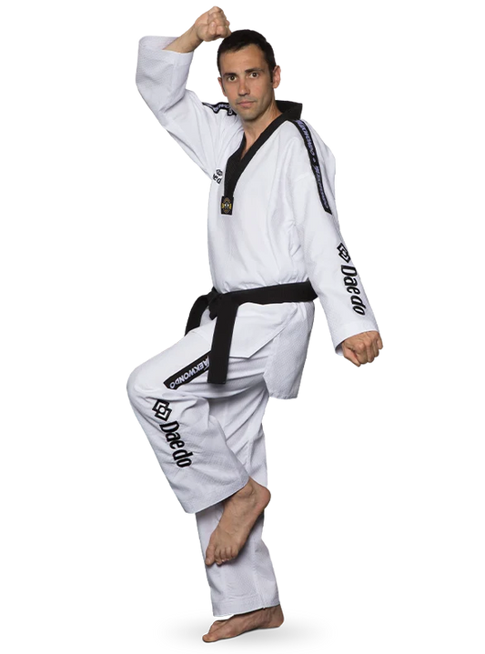TA20051 Dobok Master met letters Taekwondo op de rug