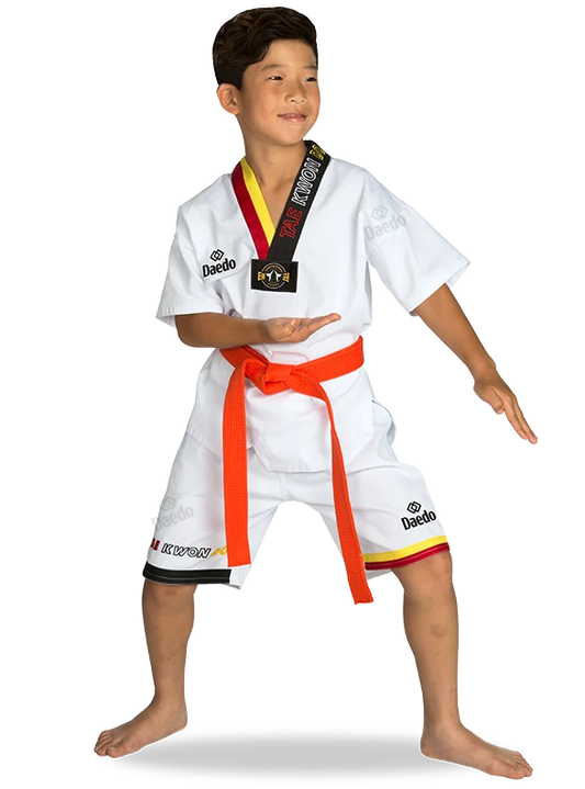 Zomer dobok met rood-gele kraag