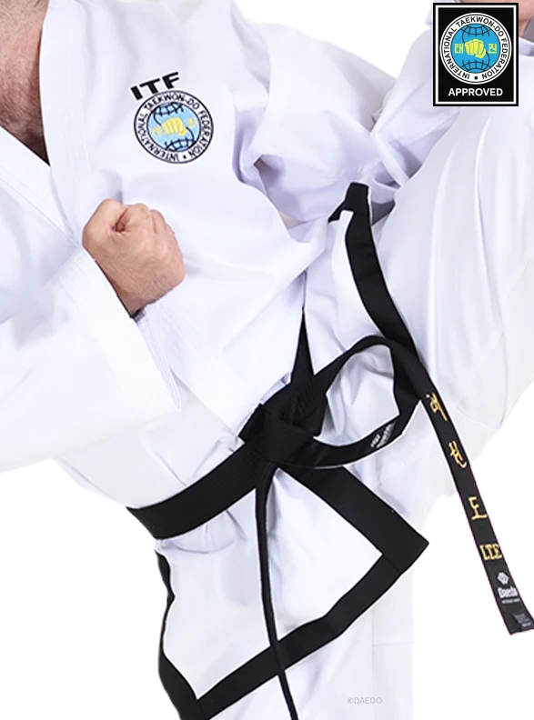 ITF APPROVED COMPETITION DOBOK "ULTRA" HI-TECH maat 190 (1 exemplaar)