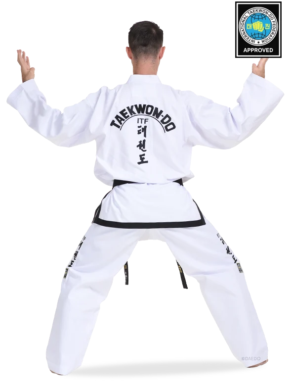 ITF APPROVED COMPETITION DOBOK "ULTRA" HI-TECH maat 190 (1 exemplaar)